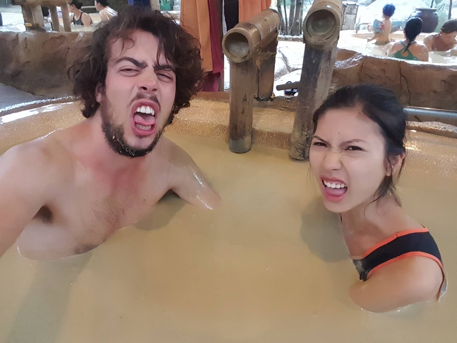 Selfie dans un bain de boue à Nha Trang