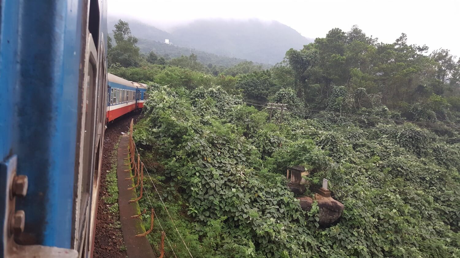 Vue du train entre Huế et Đà Nẵng