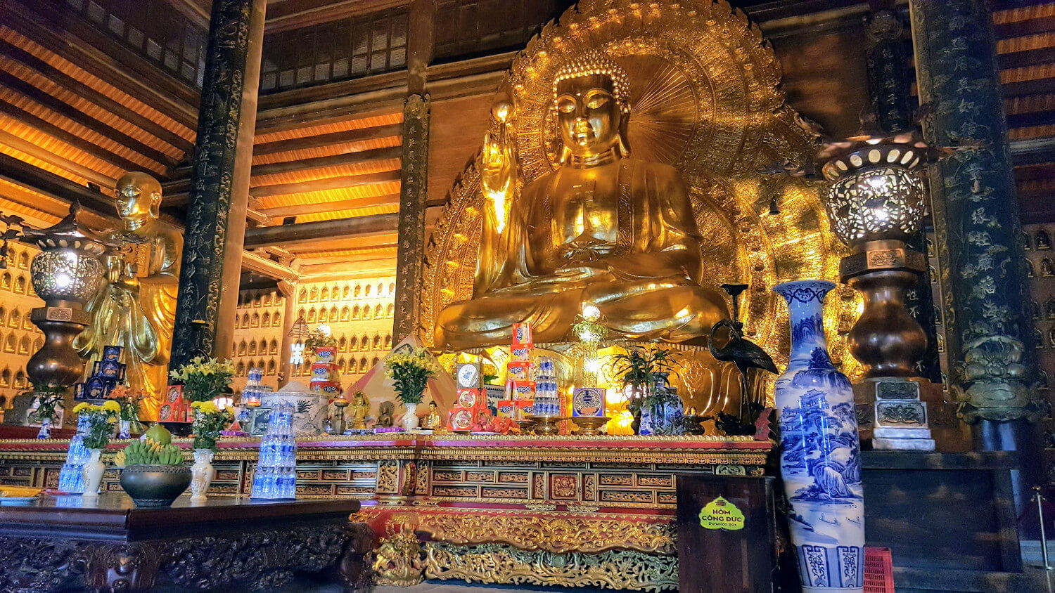 Bouddha géant à Ninh Bình