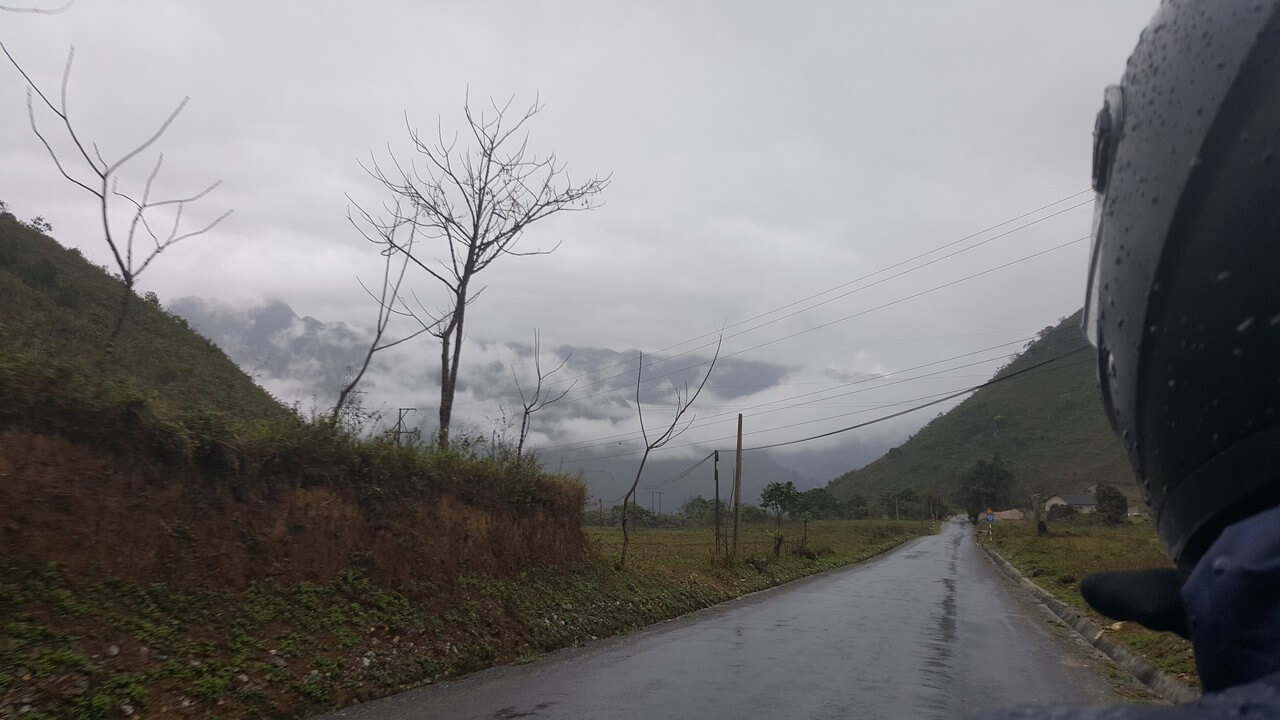 Route mouillée à Hà Giang