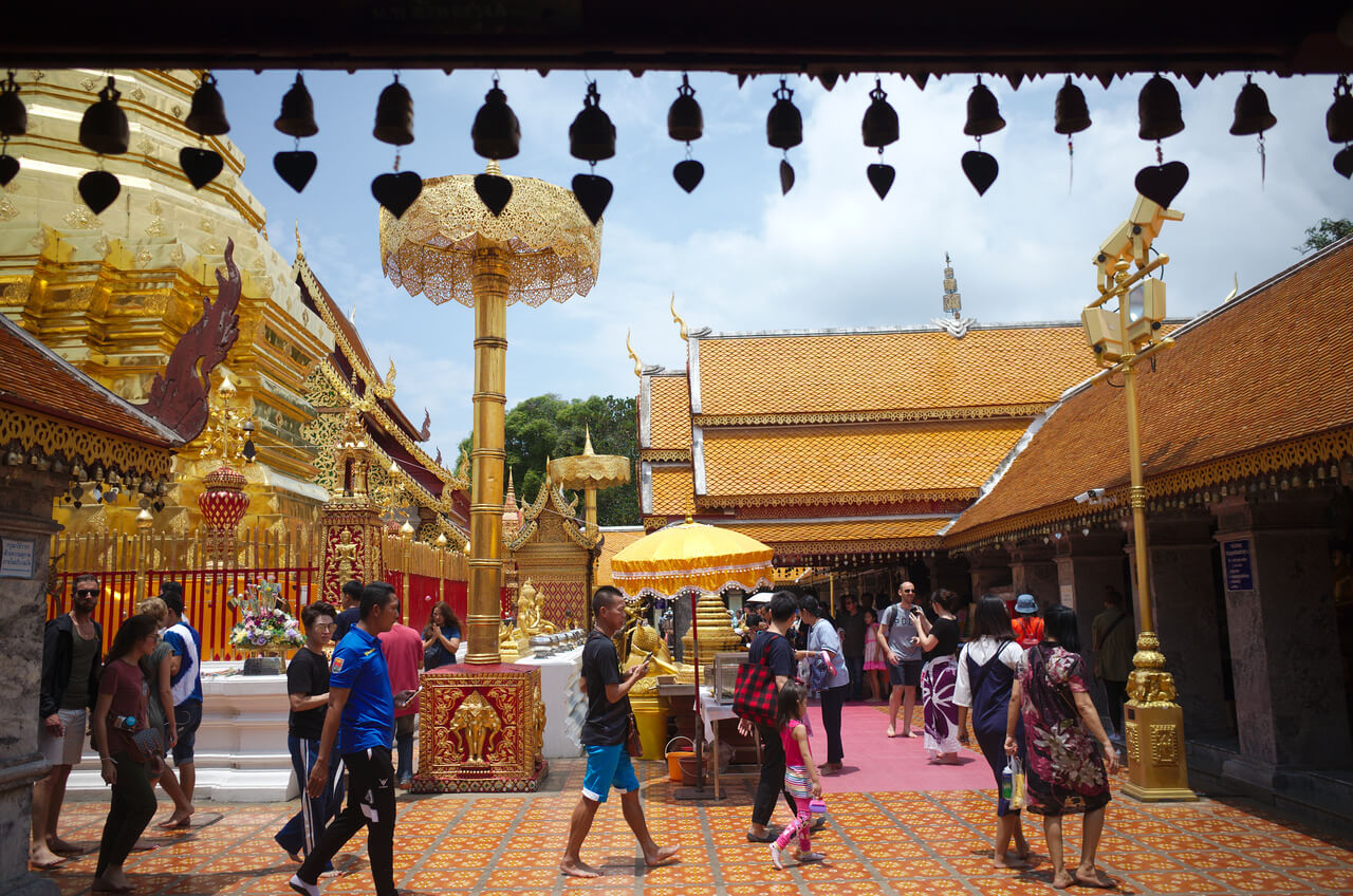Le temple doré de Wat Phrathat sur Doi Suthep à Chiang Mai